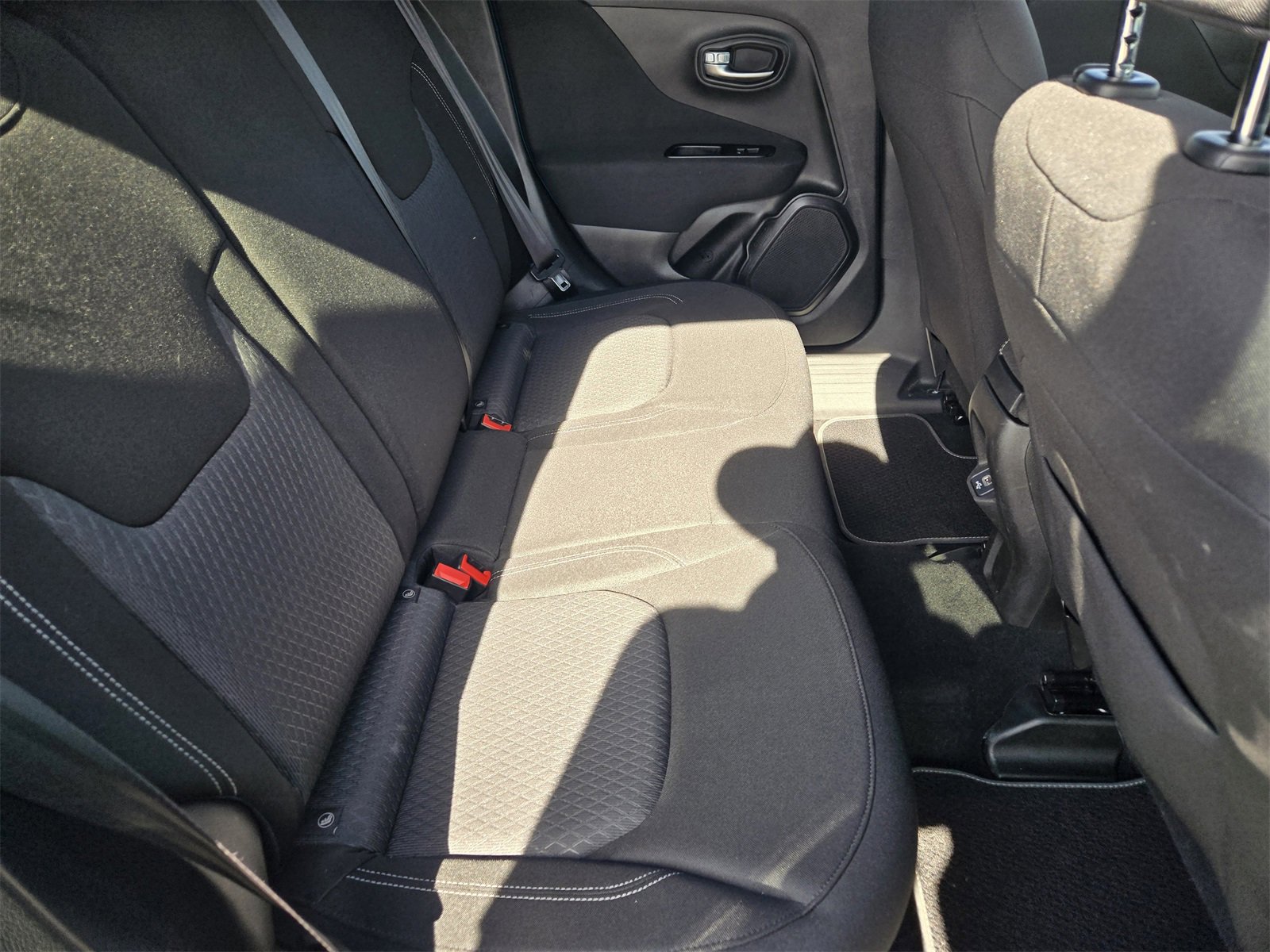 Used 2021 Jeep Renegade Latitude image 29