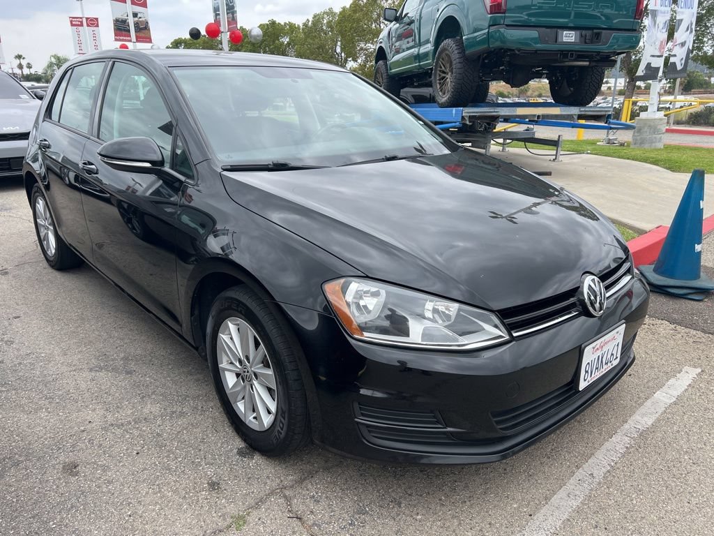 Used 2017 Volkswagen Golf S FWD image 2