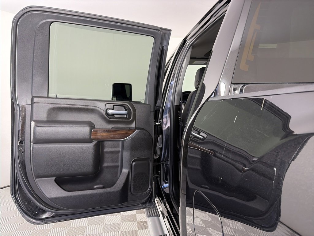 Used 2022 GMC Sierra 3500 SLT w/ SLT Premium Package image 12