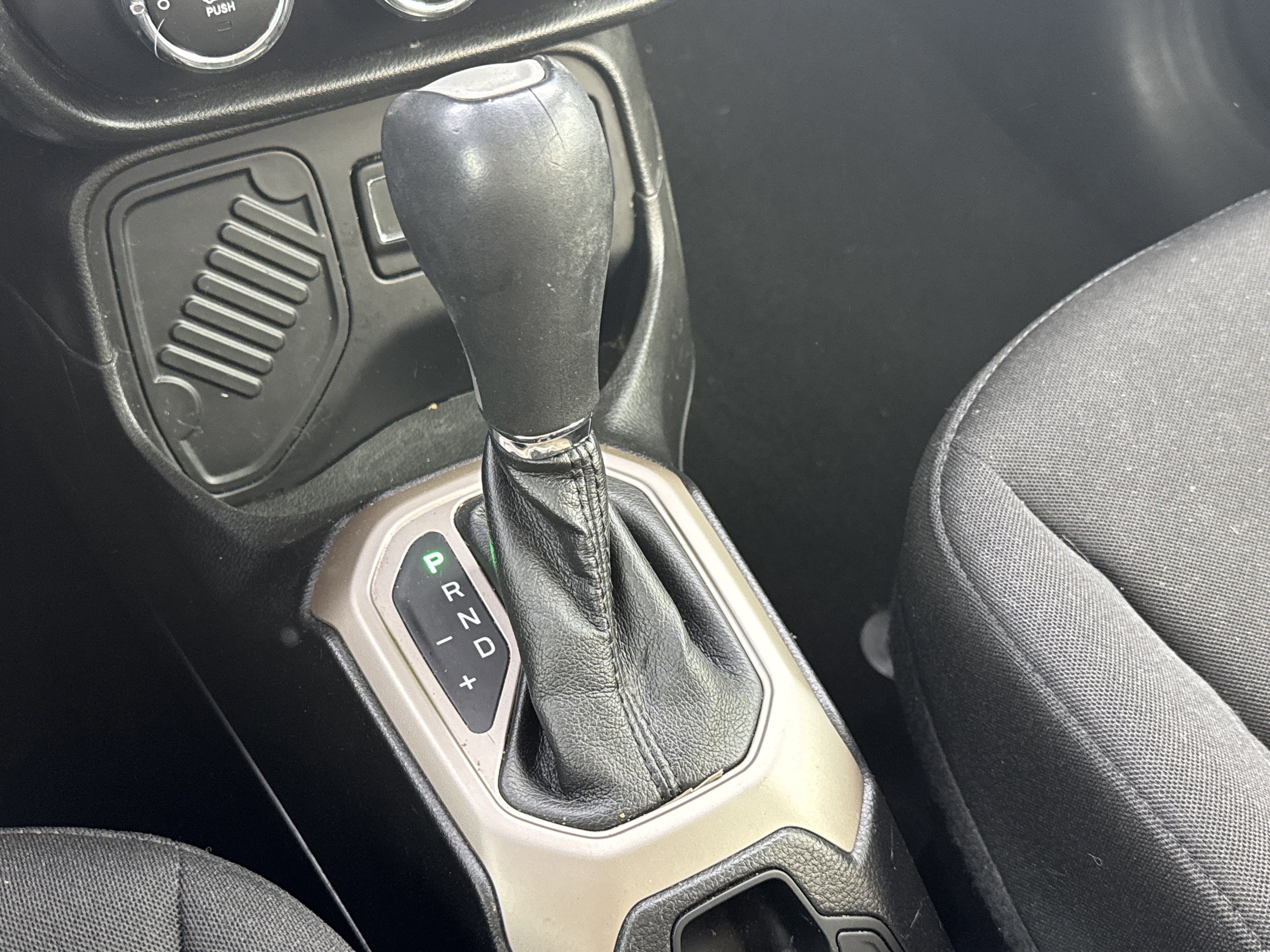 Used 2017 Jeep Renegade Latitude image 24