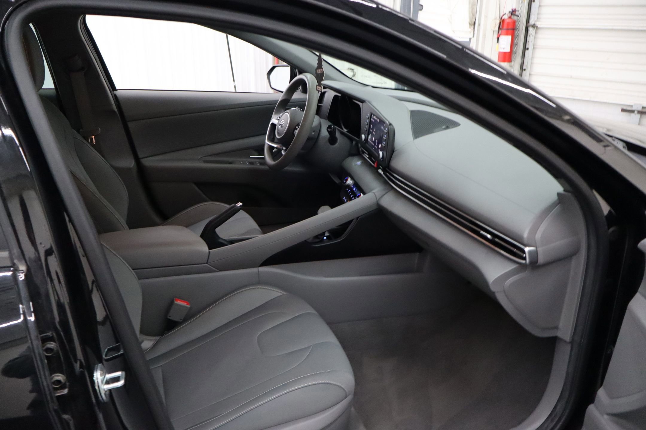 Used 2022 Hyundai Elantra SEL w/ Preferred Accessory Package image 27