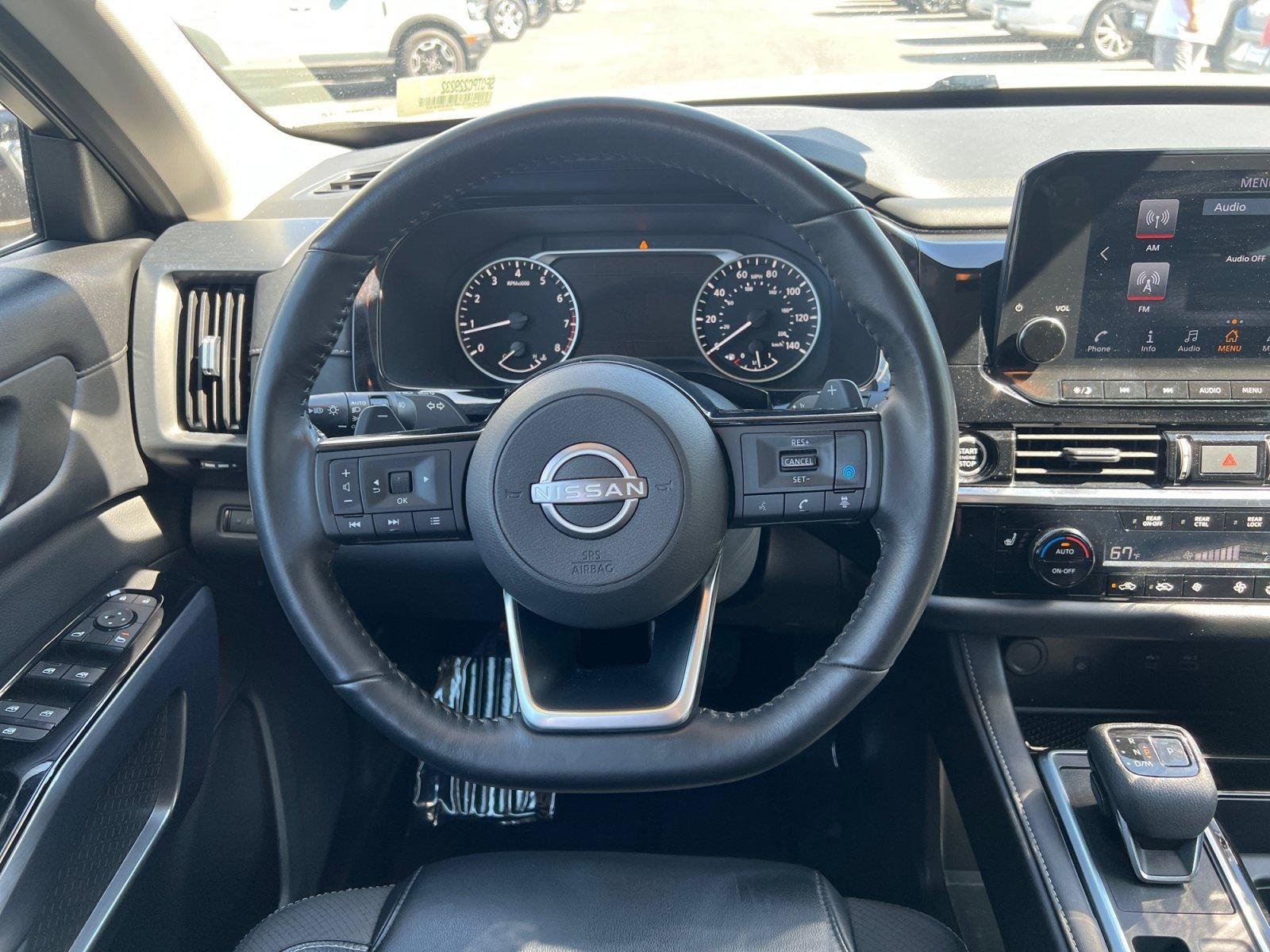 Used 2023 Nissan Pathfinder SL AWD/4WD image 9
