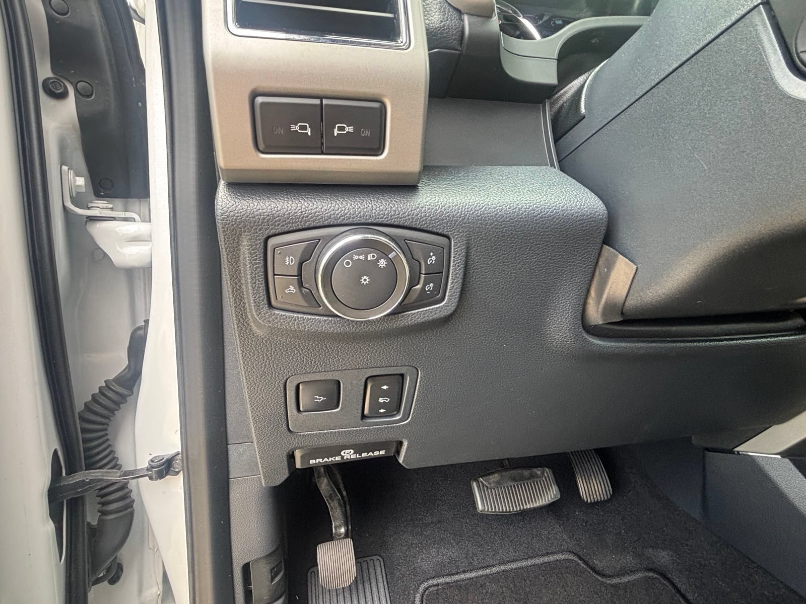 Certified 2022 Ford F250 Lariat w/ Tremor Off-Road Package AWD/4WD image 24