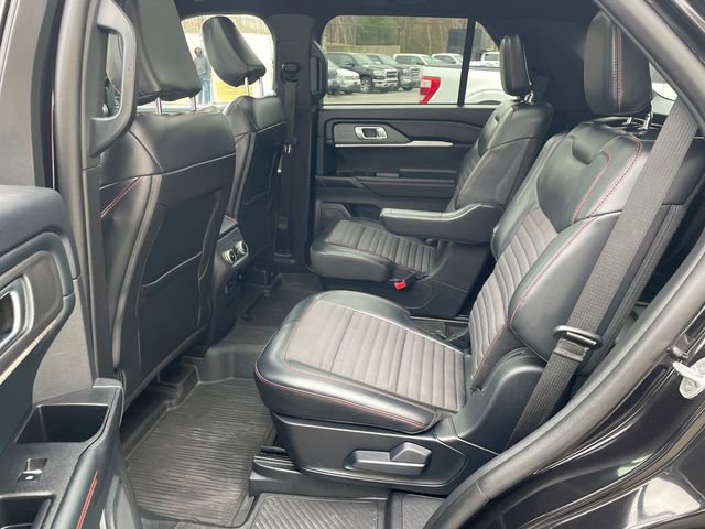 Certified 2025 Ford Explorer ST-Line w/ ST-Line Street Pack image 18