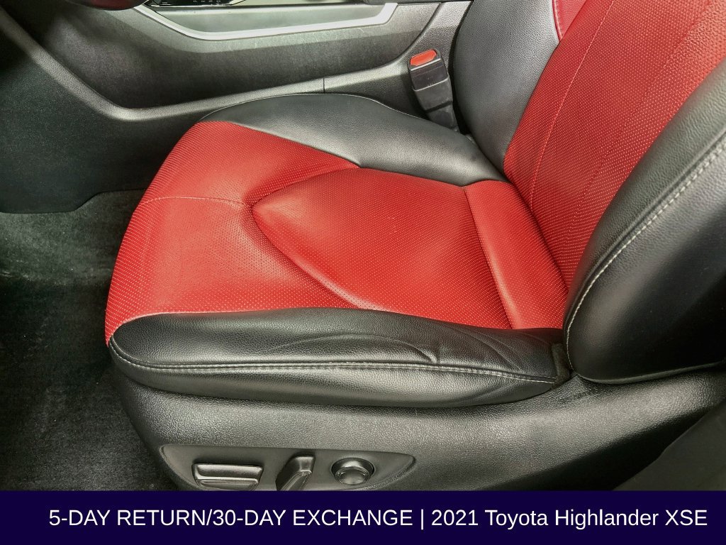 Used 2021 Toyota Highlander XSE AWD/4WD image 25