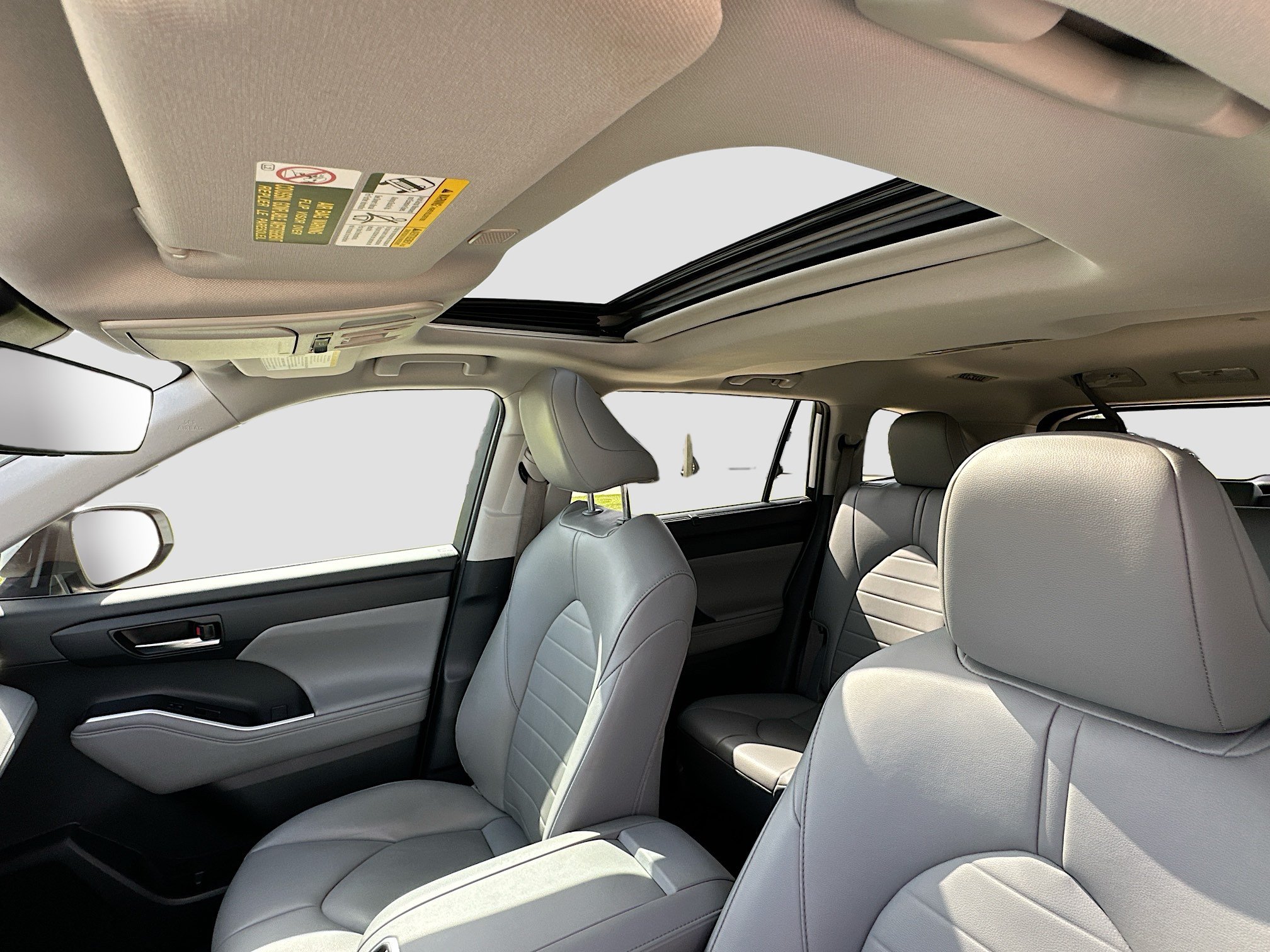Used 2024 Toyota Highlander XLE FWD image 22