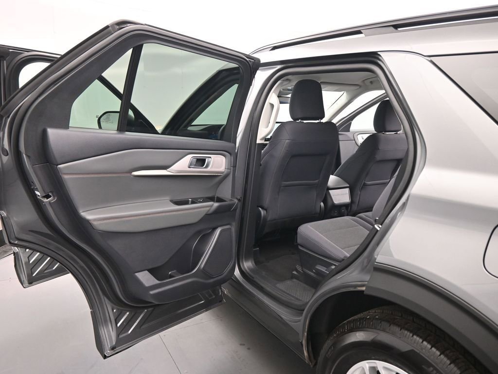 Certified 2025 Ford Explorer Active image 16