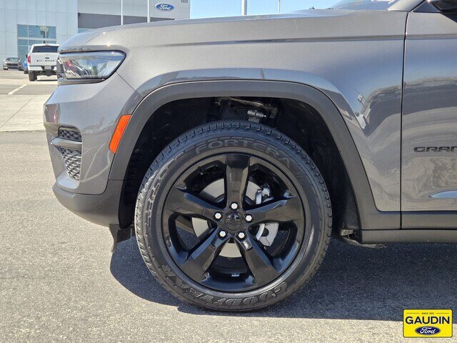 Used 2024 Jeep Grand Cherokee Altitude AWD/4WD image 10