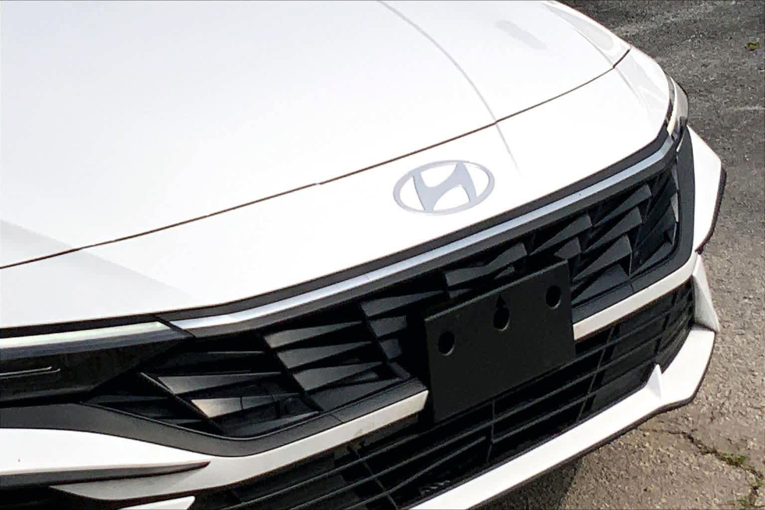 Used 2025 Hyundai Elantra Sport FWD image 25