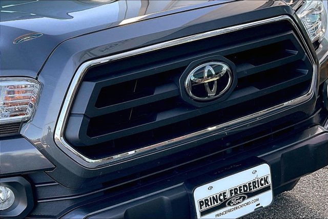 Used 2022 Toyota Tacoma SR5 AWD/4WD image 28