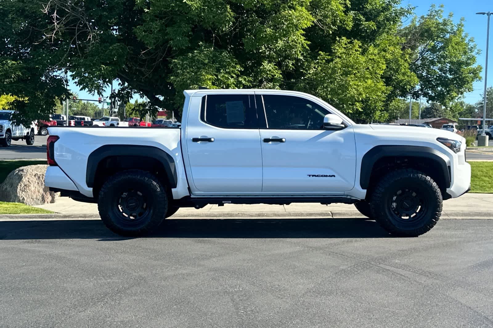 Used 2025 Toyota Tacoma TRD Off-Road AWD/4WD image 8