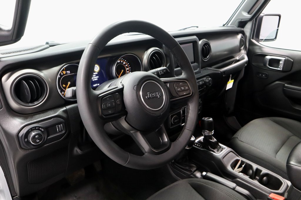 Used 2023 Jeep Gladiator Sport image 25