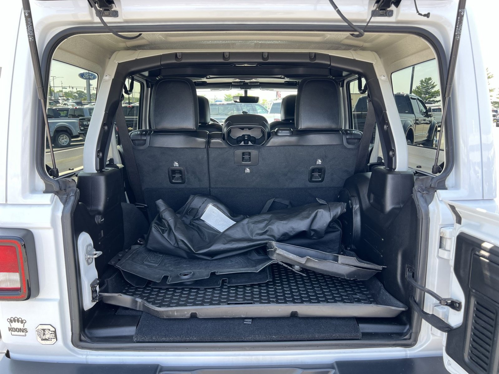 Used 2020 Jeep Wrangler Unlimited Sahara AWD/4WD image 25
