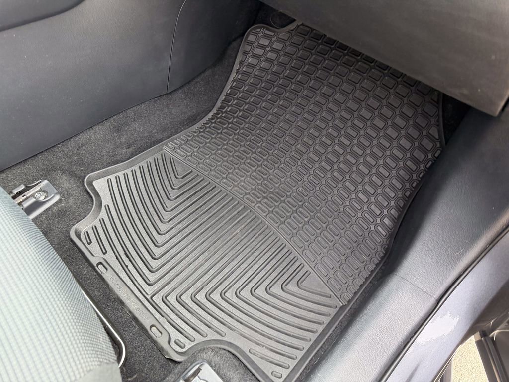 Used 2021 Toyota RAV4 LE image 18