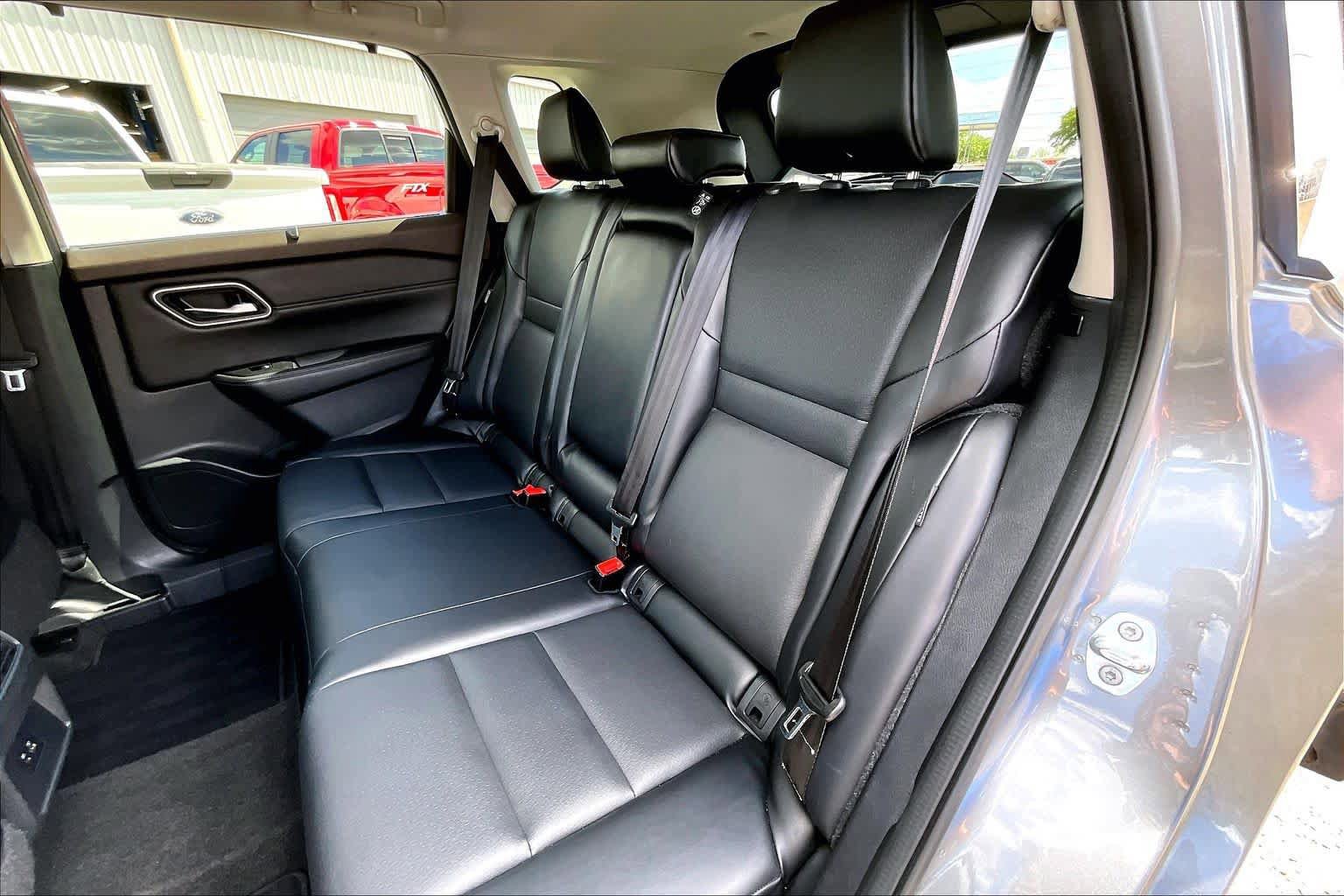 Used 2021 Nissan Rogue SV w/ Premium Package FWD image 21