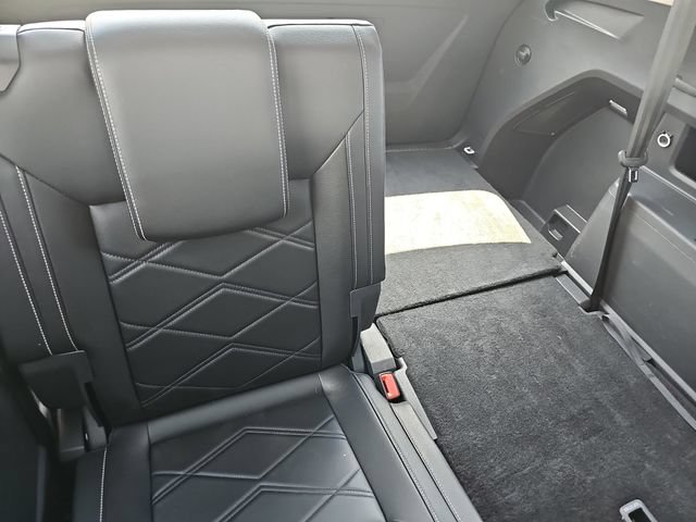 Used 2024 Volkswagen Atlas SE FWD image 13