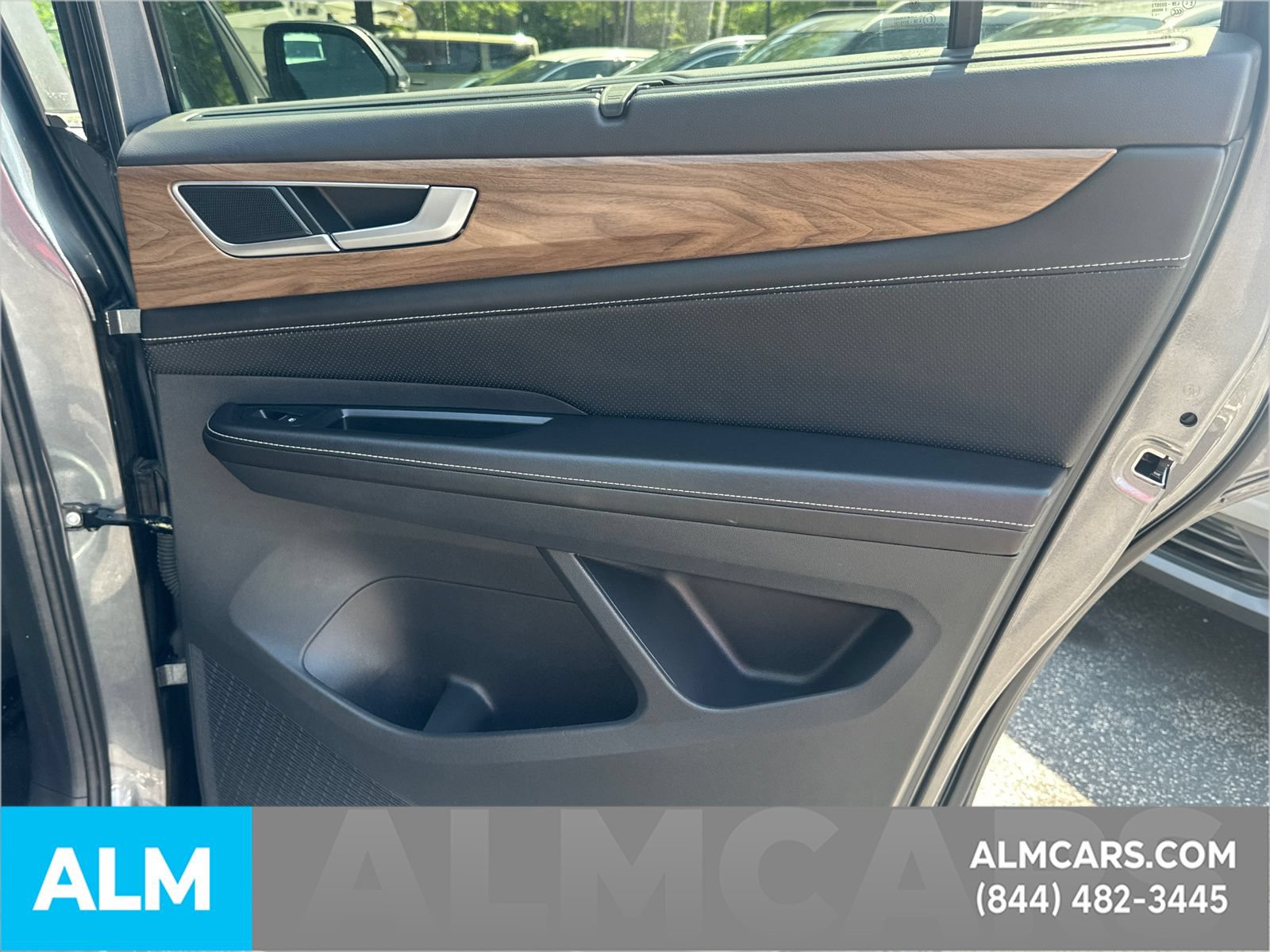 Used 2025 Volkswagen Atlas SE FWD image 18