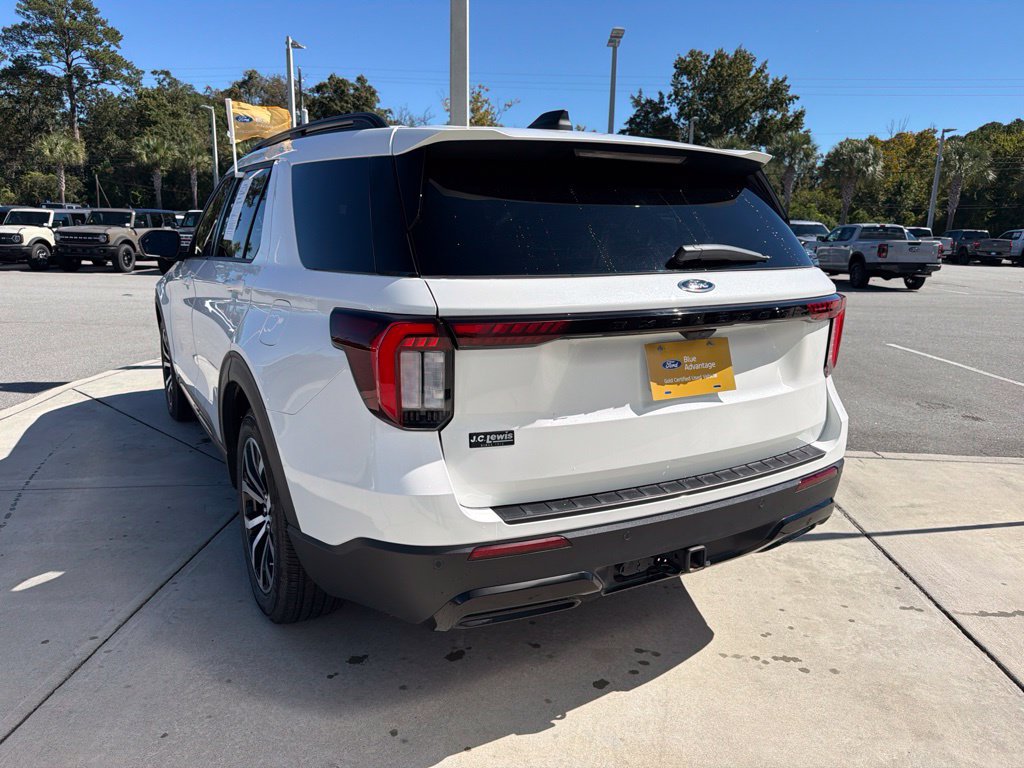 Certified 2025 Ford Explorer ST-Line RWD image 6