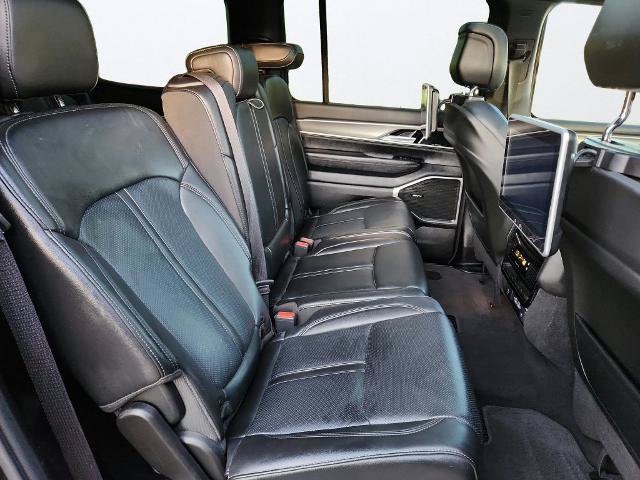 Used 2025 Jeep Wagoneer 4WD w/ Premium Group I image 33