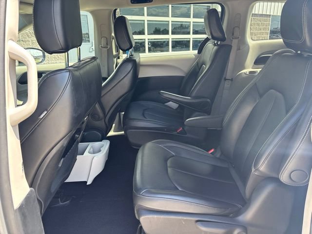 Used 2024 Chrysler Pacifica Limited FWD image 30
