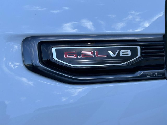 Used 2024 GMC Sierra 1500 AT4 w/ Technology Package AWD/4WD image 5