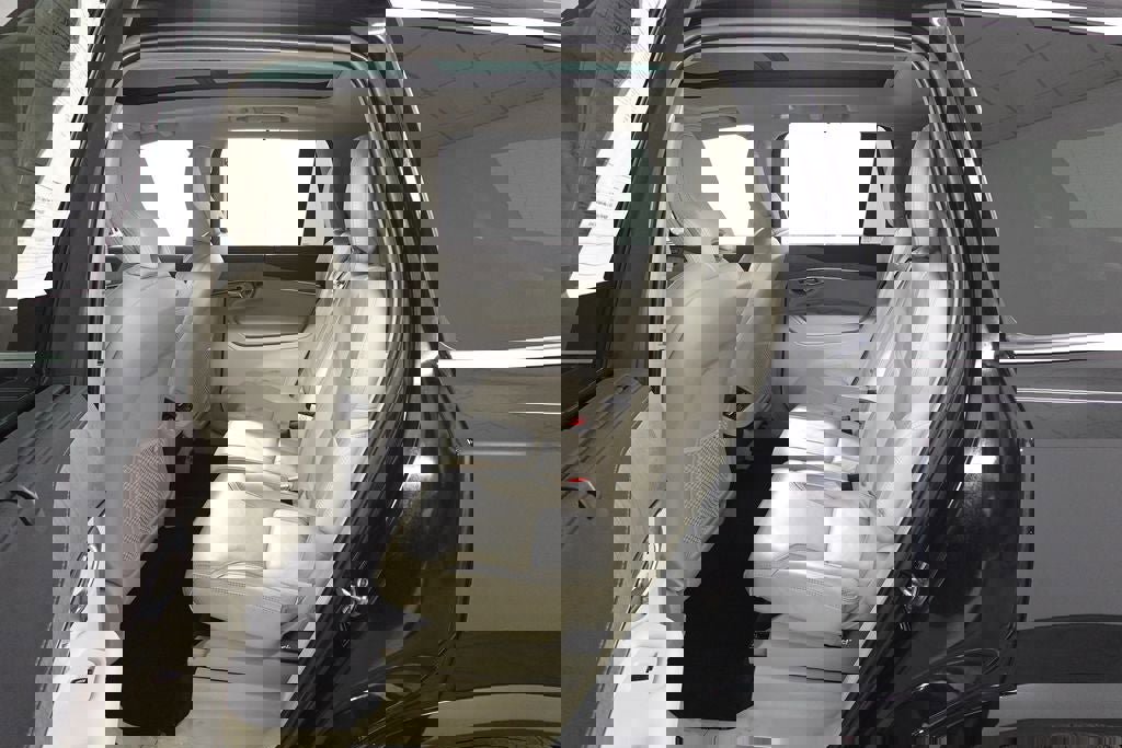 Used 2023 Volvo XC90 B6 Ultimate w/ Protection Package Premier image 24