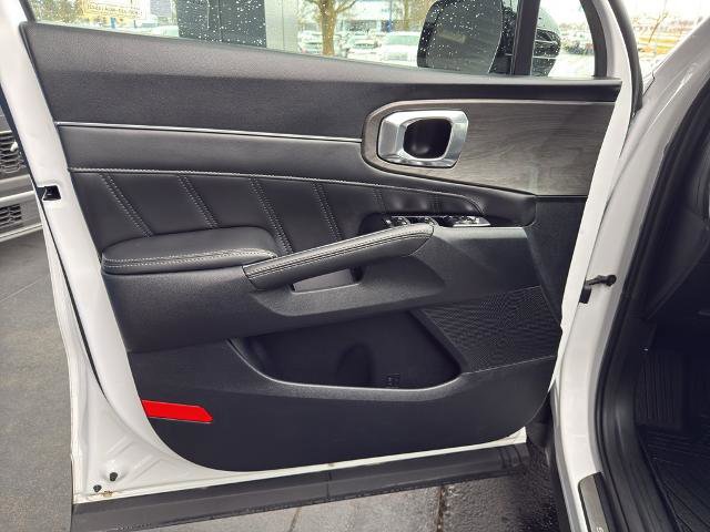 Used 2025 Kia Sorento SX image 14