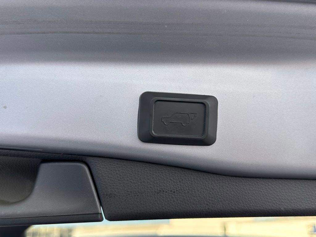 Used 2019 Toyota RAV4 XLE w/ Convenience Package image 17