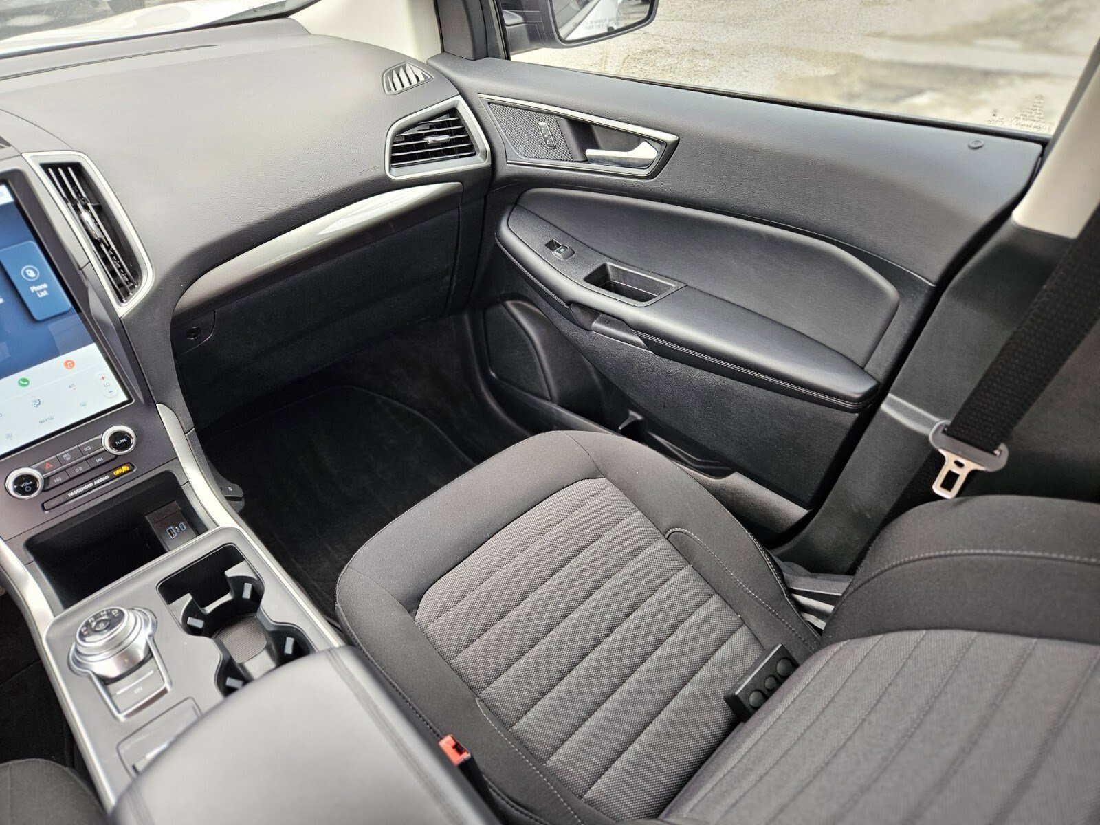 Certified 2024 Ford Edge SE w/ Black Appearance Package image 16