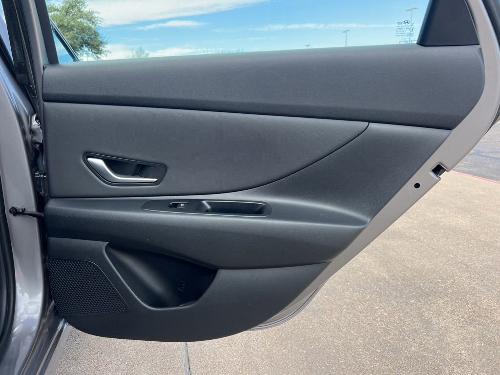 Used 2023 Hyundai Elantra Limited image 19