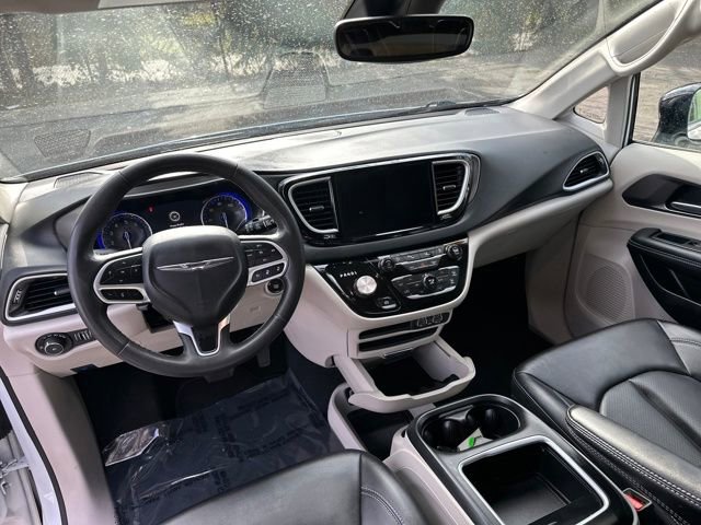 Used 2024 Chrysler Pacifica Touring-L FWD image 29
