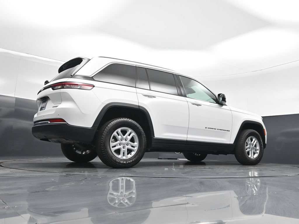 Used 2025 Jeep Grand Cherokee Laredo w/ Luxury Tech Group I AWD/4WD image 42