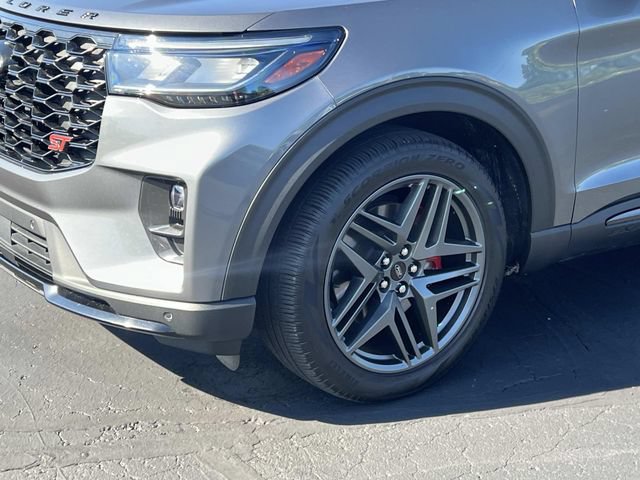 Certified 2025 Ford Explorer ST AWD/4WD image 9