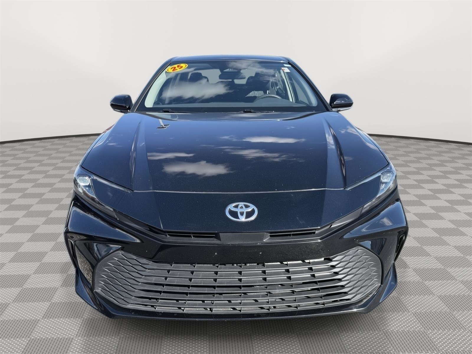 Used 2025 Toyota Camry LE image 8