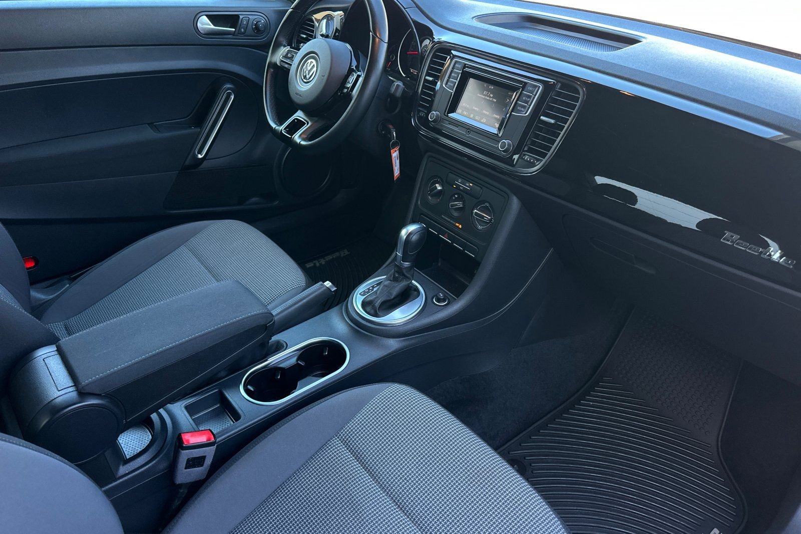 Used 2018 Volkswagen Beetle 2.0T S image 14