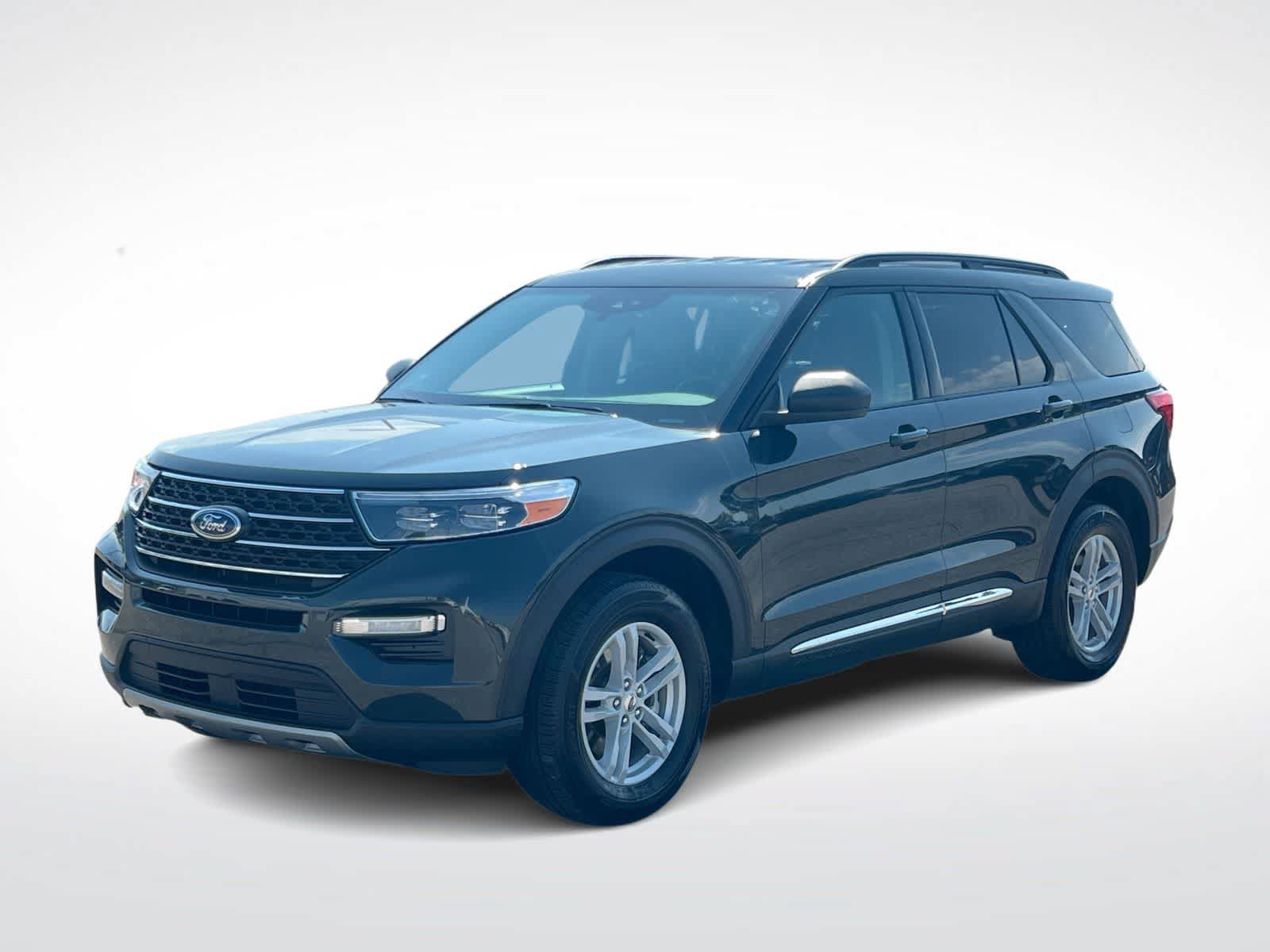 Certified 2024 Ford Explorer XLT w/ Equipment Group 202A AWD/4WD image 4