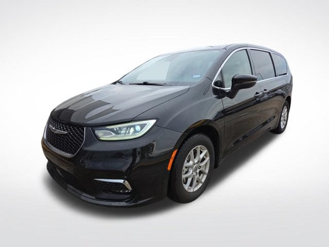 Used 2023 Chrysler Pacifica Touring-L FWD image 4