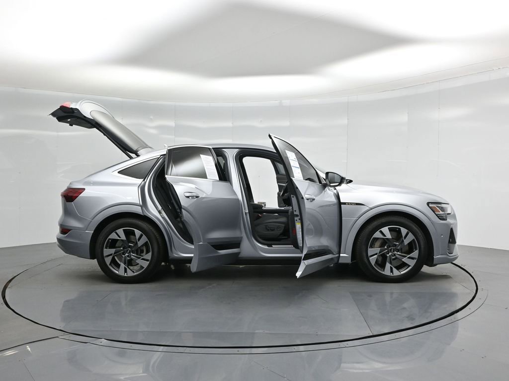 Used 2022 Audi e-tron Premium Plus image 4