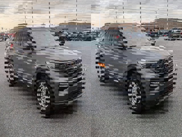 Certified 2023 Ford Explorer XLT w/ Equipment Group 202A image 7