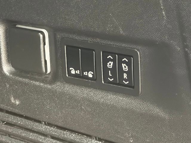 Used 2022 Chevrolet Suburban RST w/ Luxury Package image 38