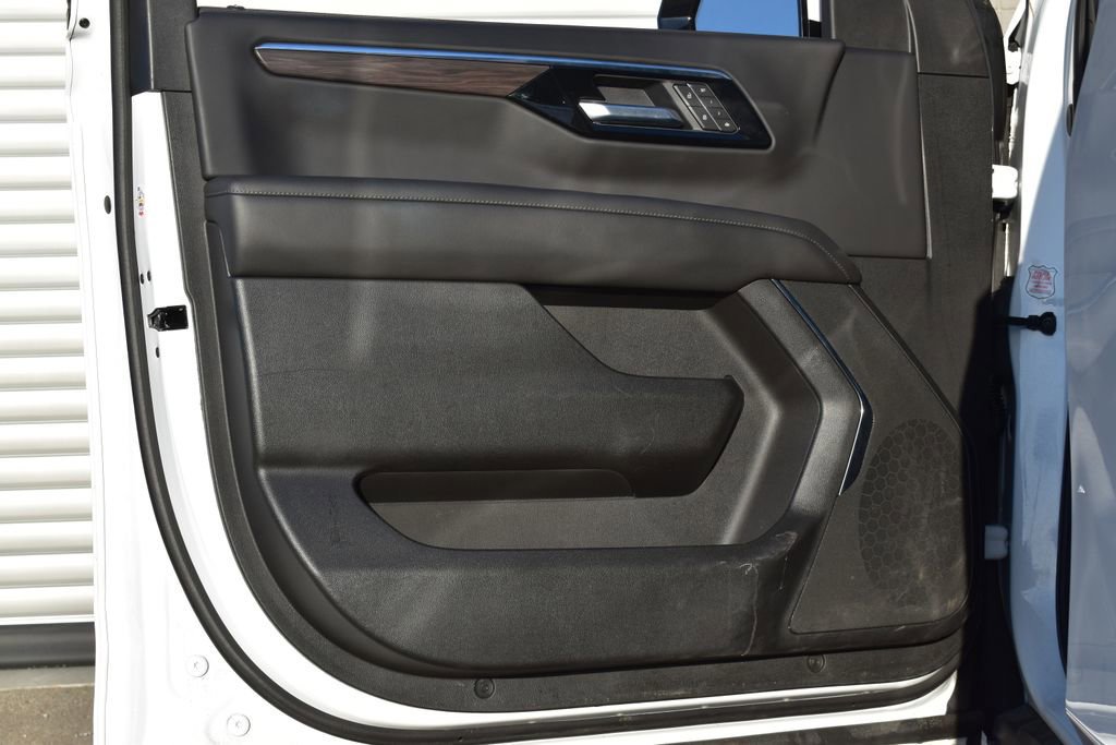 Used 2025 Chevrolet Tahoe LT image 9