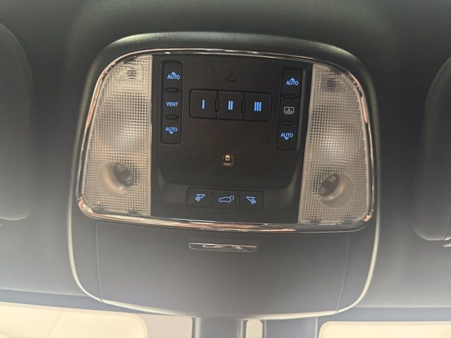 Used 2018 Jeep Grand Cherokee Overland AWD/4WD image 15