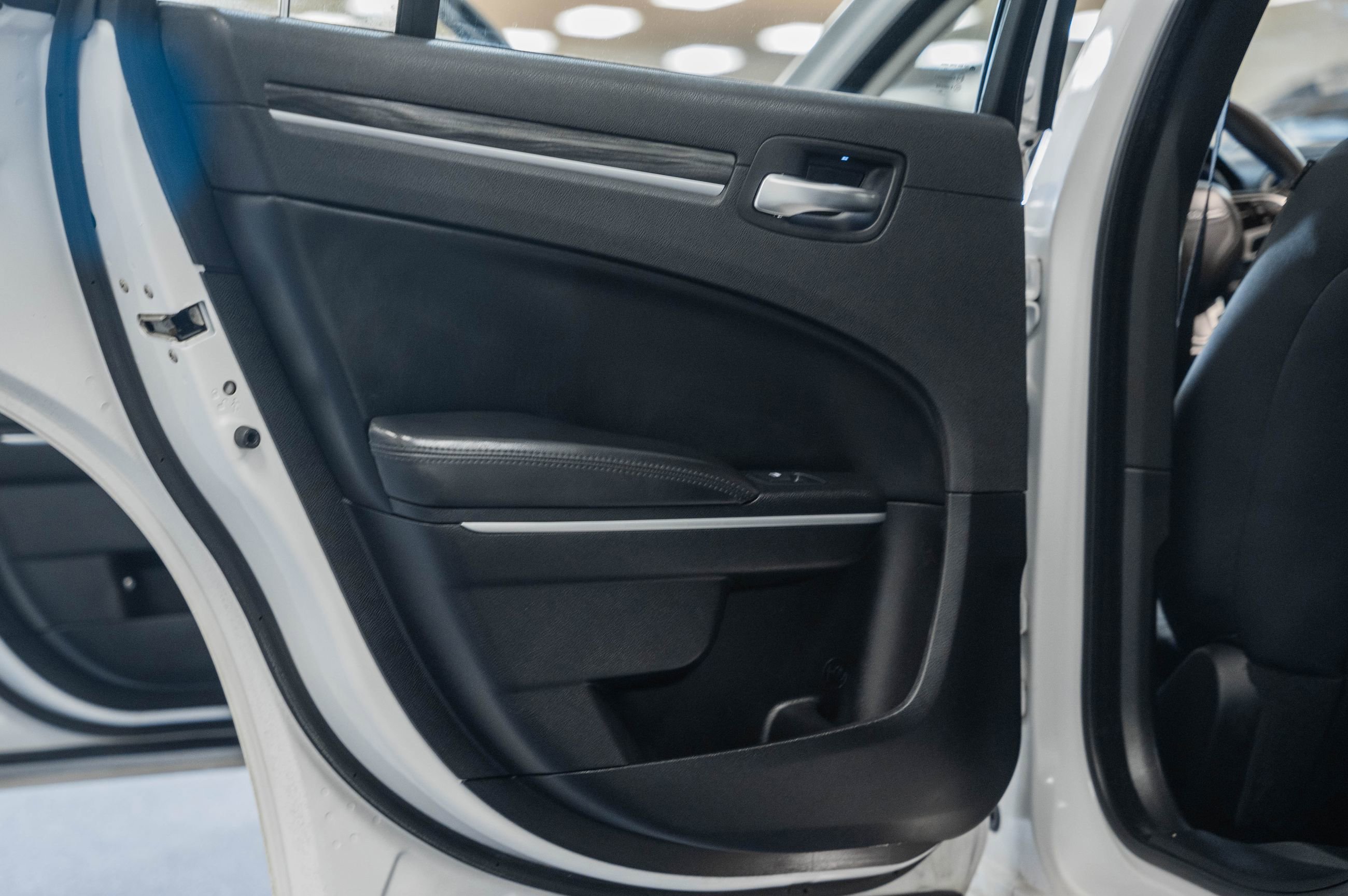 Used 2021 Chrysler 300 Touring w/ Sport Appearance Package image 38