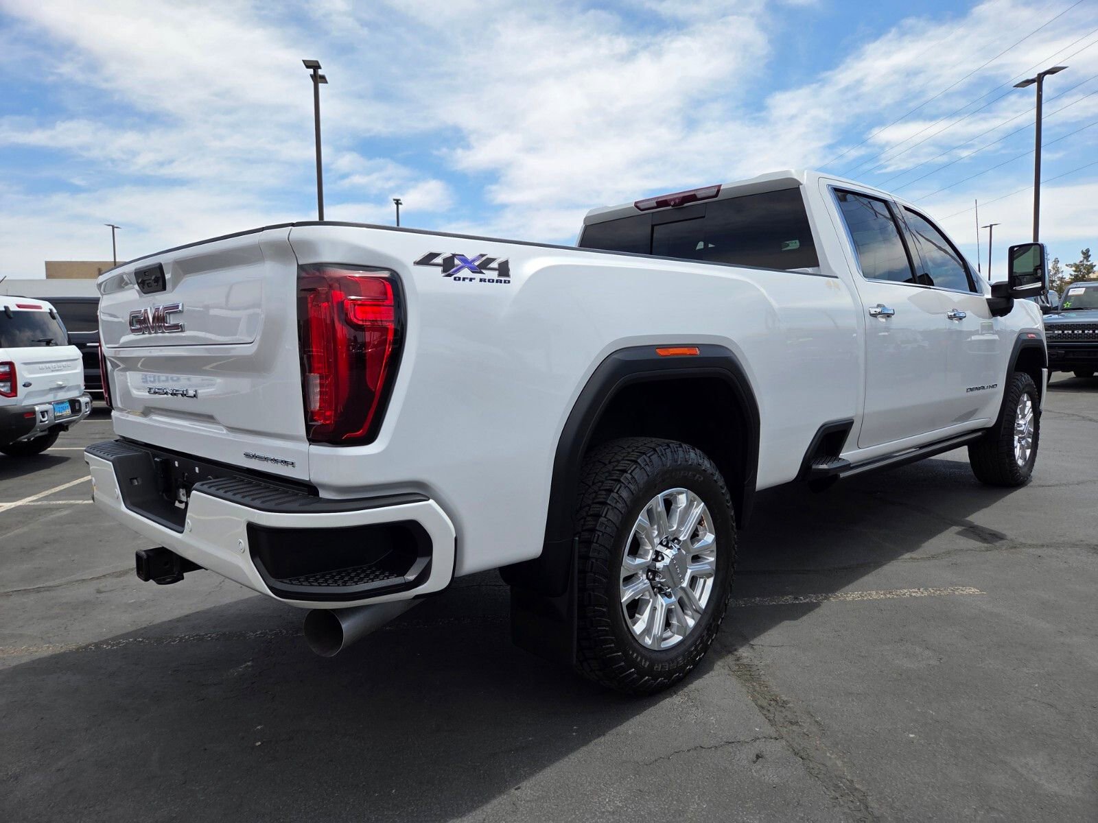 Used 2022 GMC Sierra 3500 Denali w/ Denali Ultimate Package AWD/4WD image 6