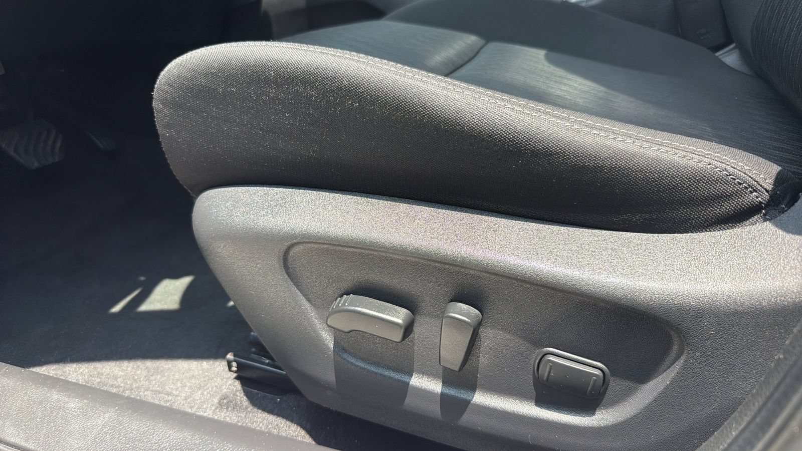 Used 2018 Nissan Rogue SV w/ Premium Package FWD image 10