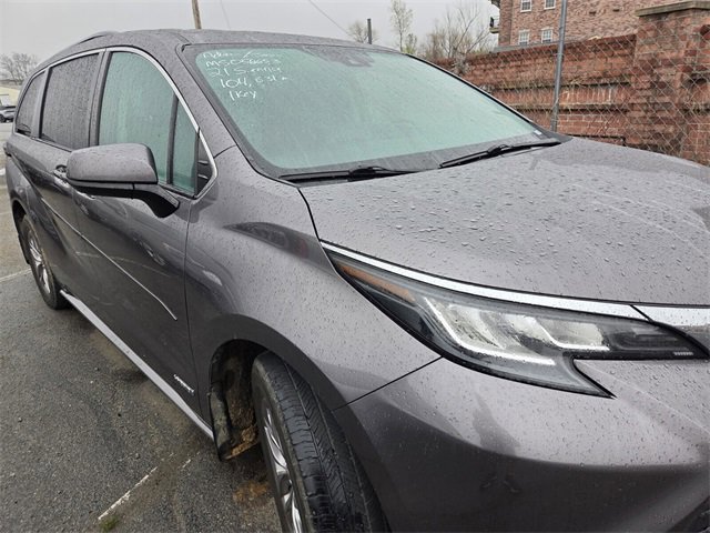 Used 2021 Toyota Sienna LE image 5