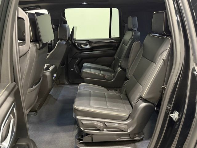 Used 2023 GMC Yukon XL SLT w/ SLT Luxury Package image 34
