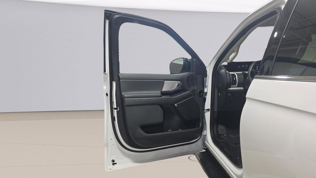 Certified 2025 Ford Expedition Active AWD/4WD image 14