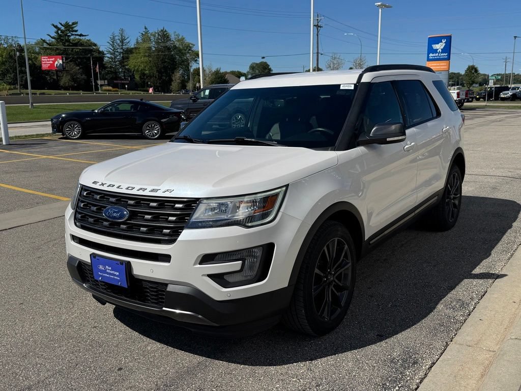 Certified 2017 Ford Explorer XLT w/ Equipment Group 202A AWD/4WD image 33