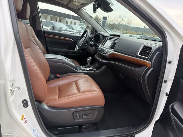 Used 2017 Toyota Highlander Limited Platinum image 8